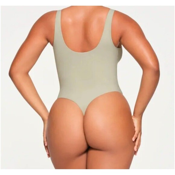 Skims Fits Everybody Square Neck Bodysuit large talc NWT - Picture 3 of 6